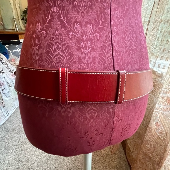 Red belt with silver buckle can be cinched to be small or medium - Picture 6 of 7